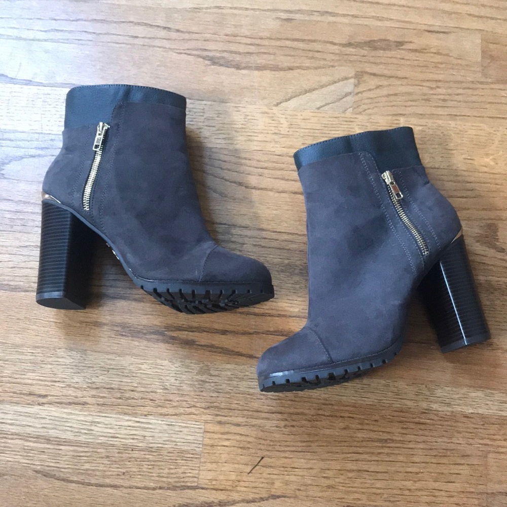 👑 Juicy Couture Charcoal and Gold Angel Boots